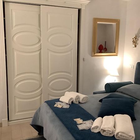 Tinnyhouse Naples Luaran gambar