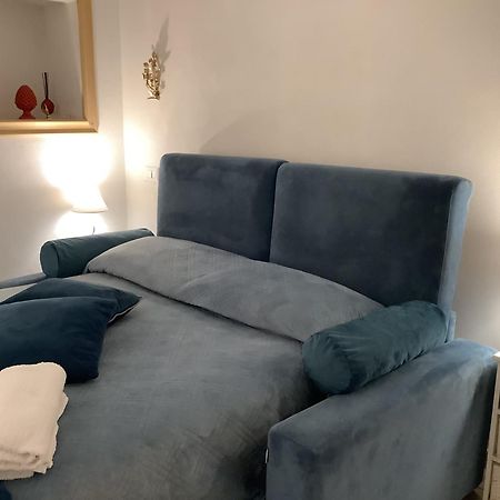 Tinnyhouse Naples Luaran gambar