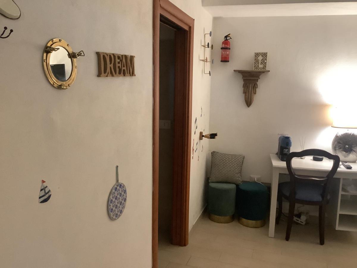 Tinnyhouse Naples Luaran gambar