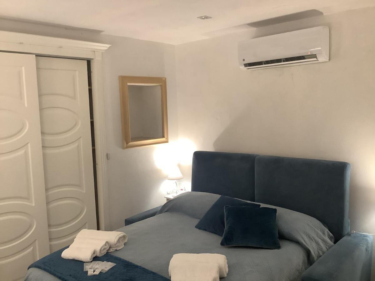 Tinnyhouse Naples Luaran gambar