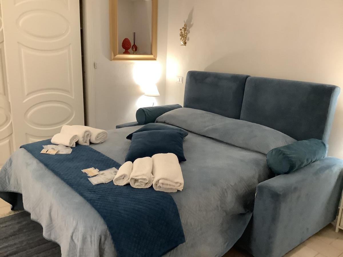 Tinnyhouse Naples Luaran gambar