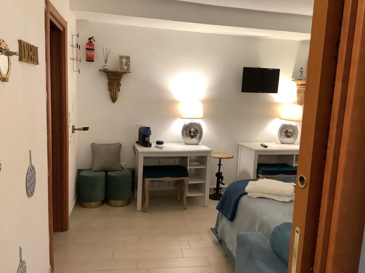 Tinnyhouse Naples Luaran gambar