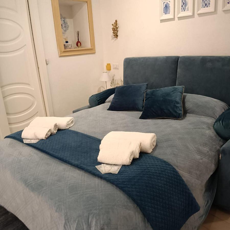 Tinnyhouse Naples Luaran gambar