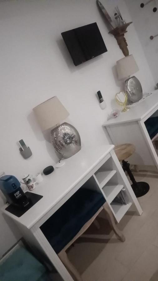 Tinnyhouse Naples Luaran gambar