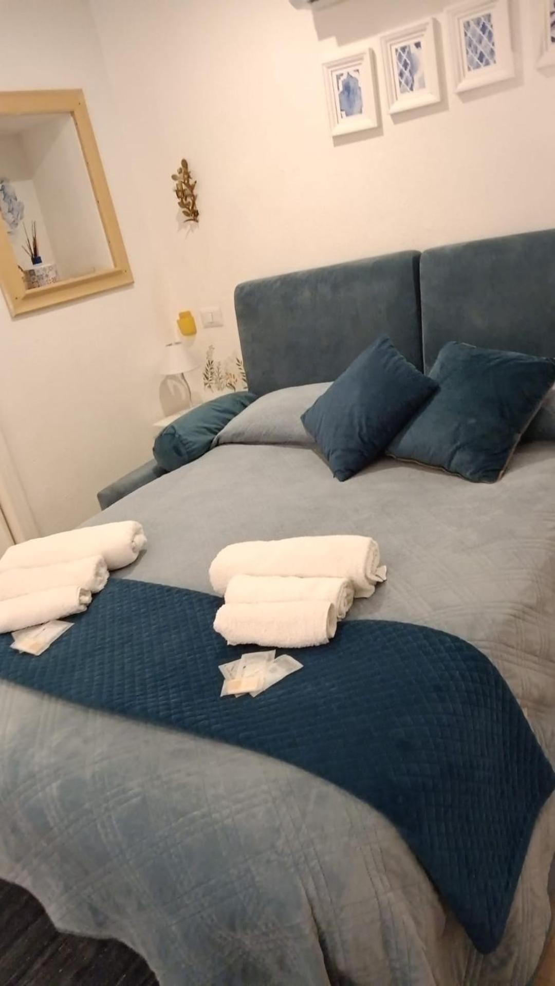 Tinnyhouse Naples Luaran gambar